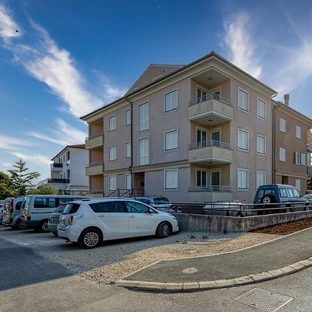 Enjoy At L&C Apartment Ровин Екстериор снимка