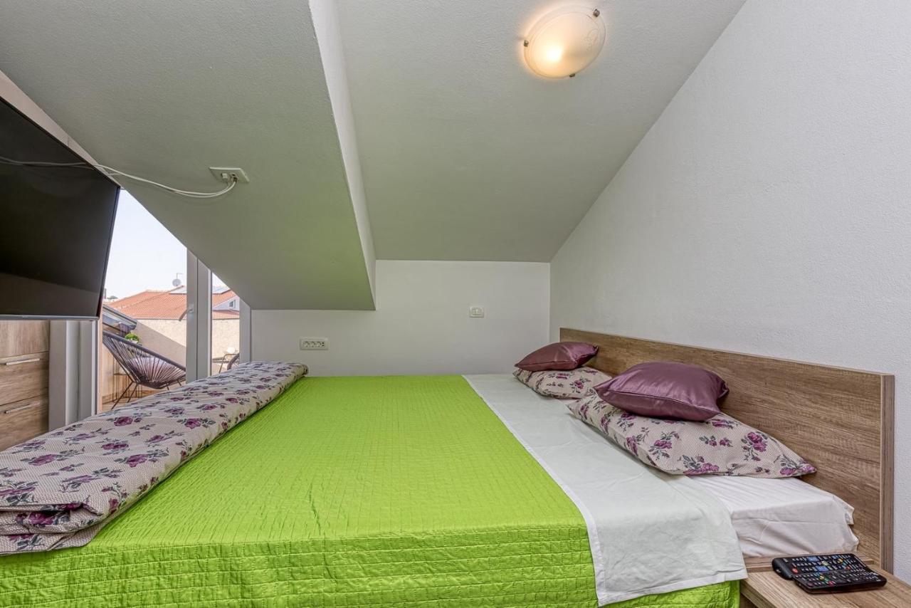 Enjoy At L&C Apartment Ровин Екстериор снимка