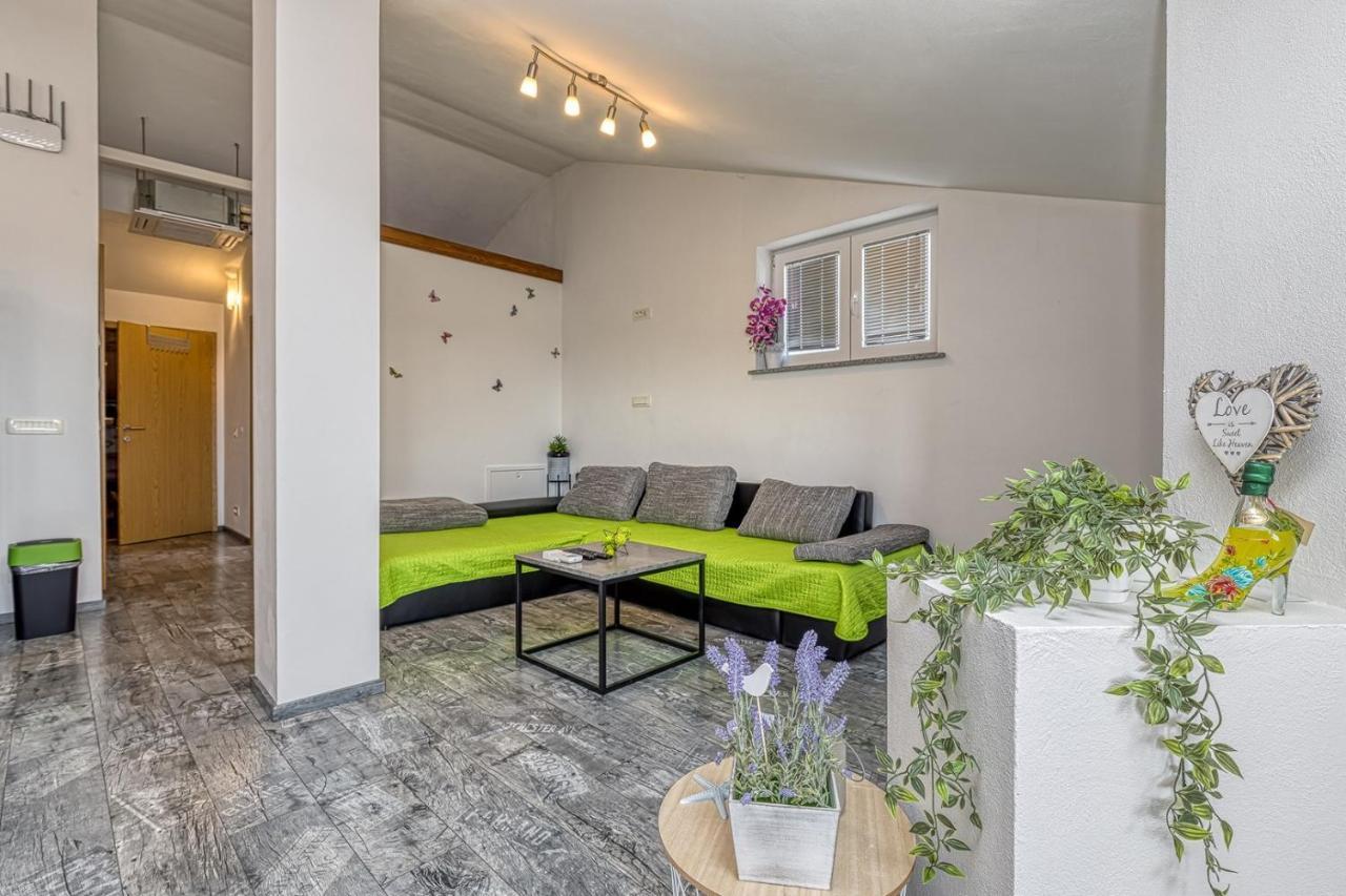Enjoy At L&C Apartment Ровин Екстериор снимка
