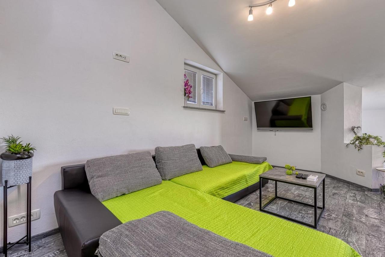 Enjoy At L&C Apartment Ровин Екстериор снимка